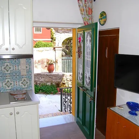 Yangos Traditional * Kouramádes