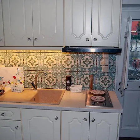 Yangos Traditional *