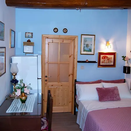 Yangos Traditional * Kouramádes