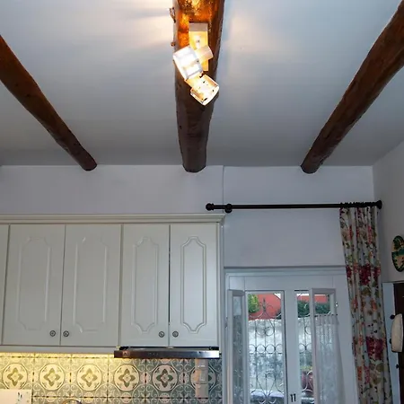 Yangos Traditional * Kouramádes