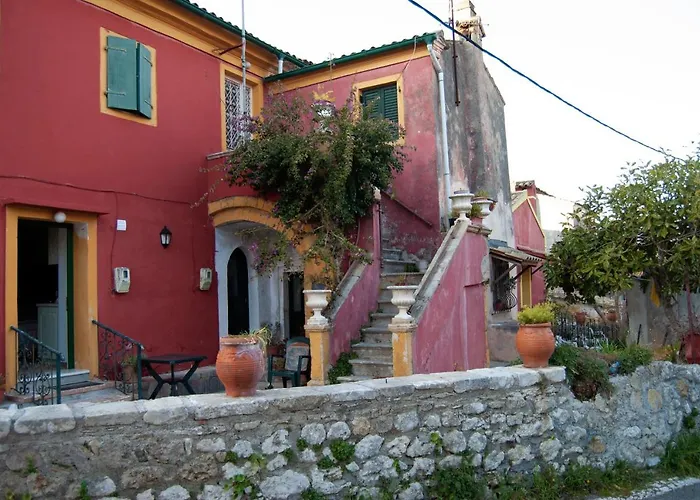 Yangos Traditional Daire Kouramádes