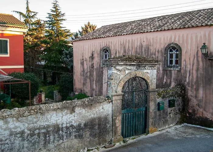 Yangos Traditional Daire Kouramádes