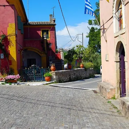 Yangos Traditional Apartamento Kouramades