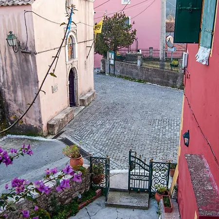 Yangos Traditional شقة *